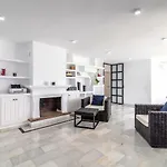 4 Bdrms Charming 3 Palms Villa In Elviria, Sea Views!