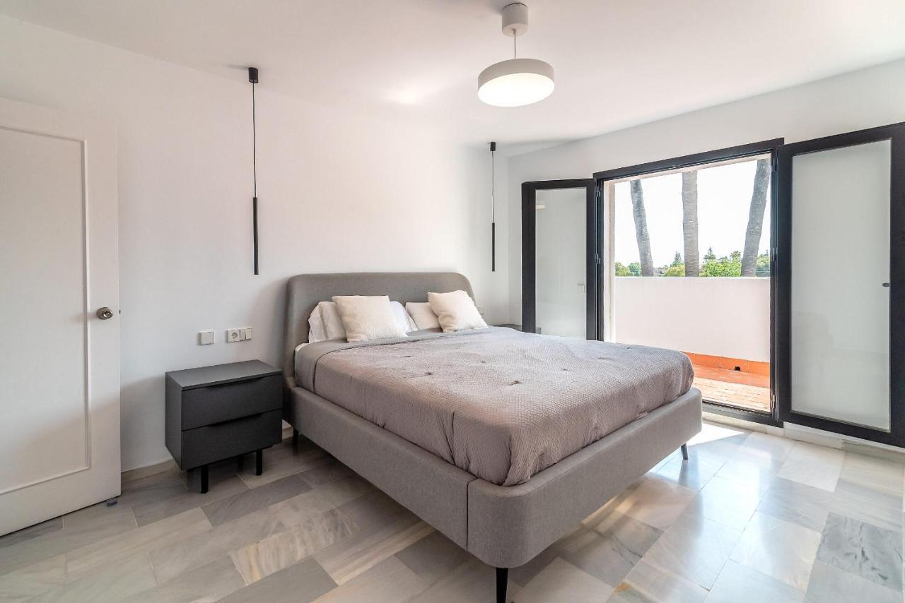 Villa 4 Bdrms Charming 3 Palms In Elviria, Sea Views! Marbella