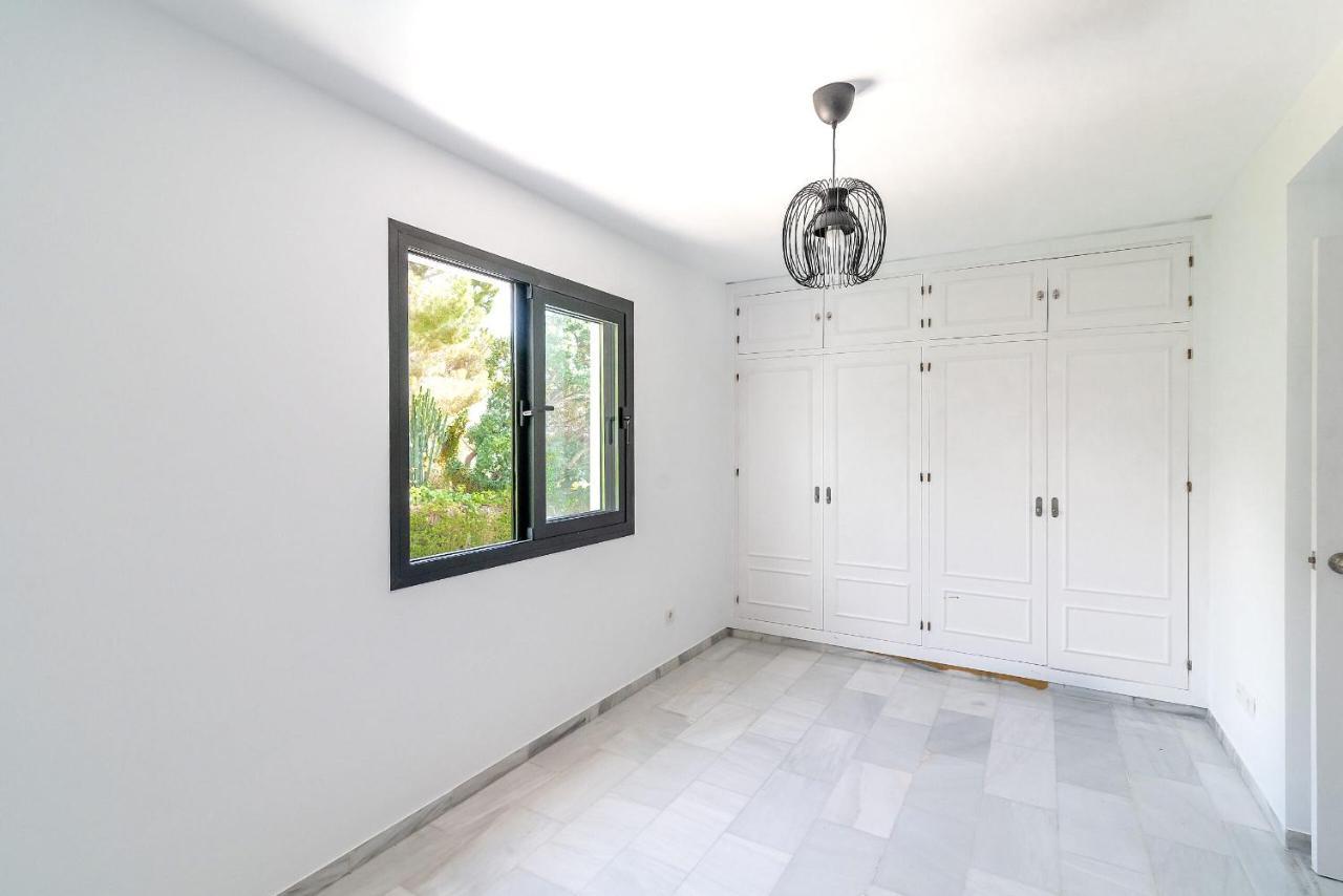 4 Bdrms Charming 3 Palms In Elviria, Sea Views! *