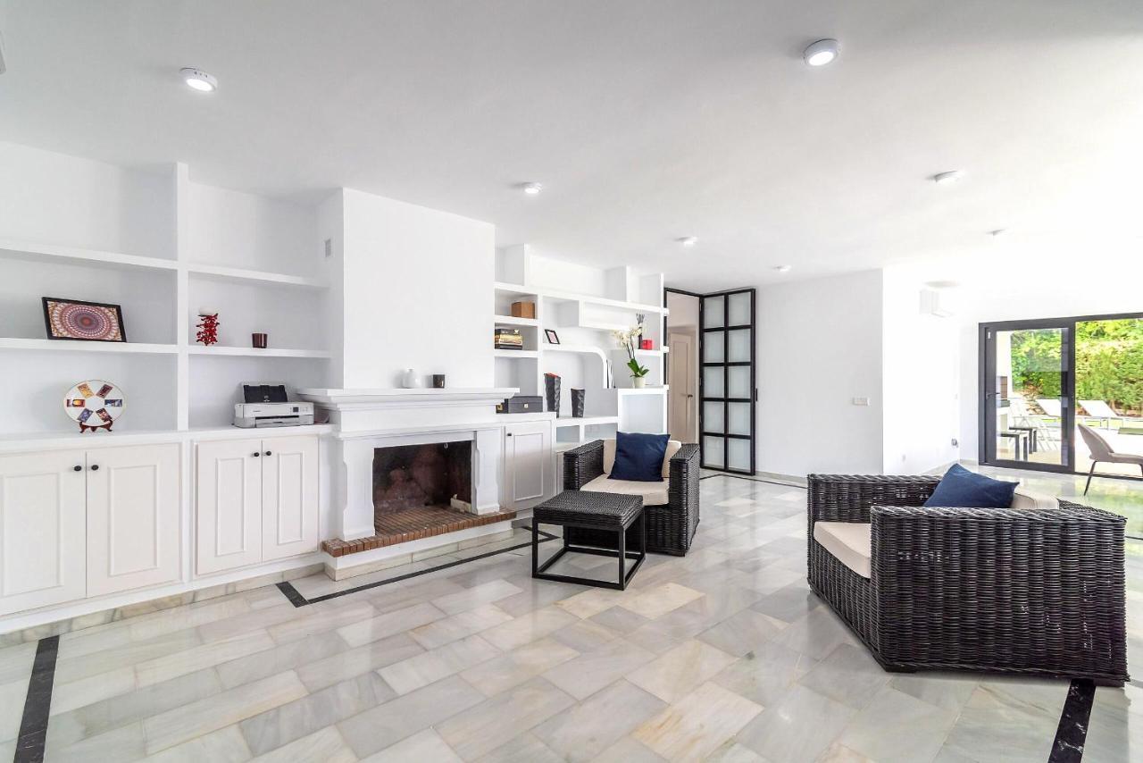 4 Bdrms Charming 3 Palms In Elviria, Sea Views! * Marbella