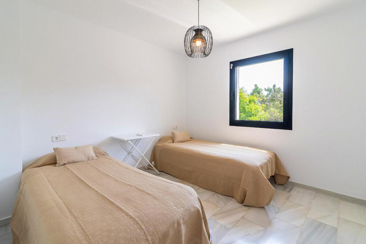 4 Bdrms Charming 3 Palms In Elviria, Sea Views! Villa Marbella