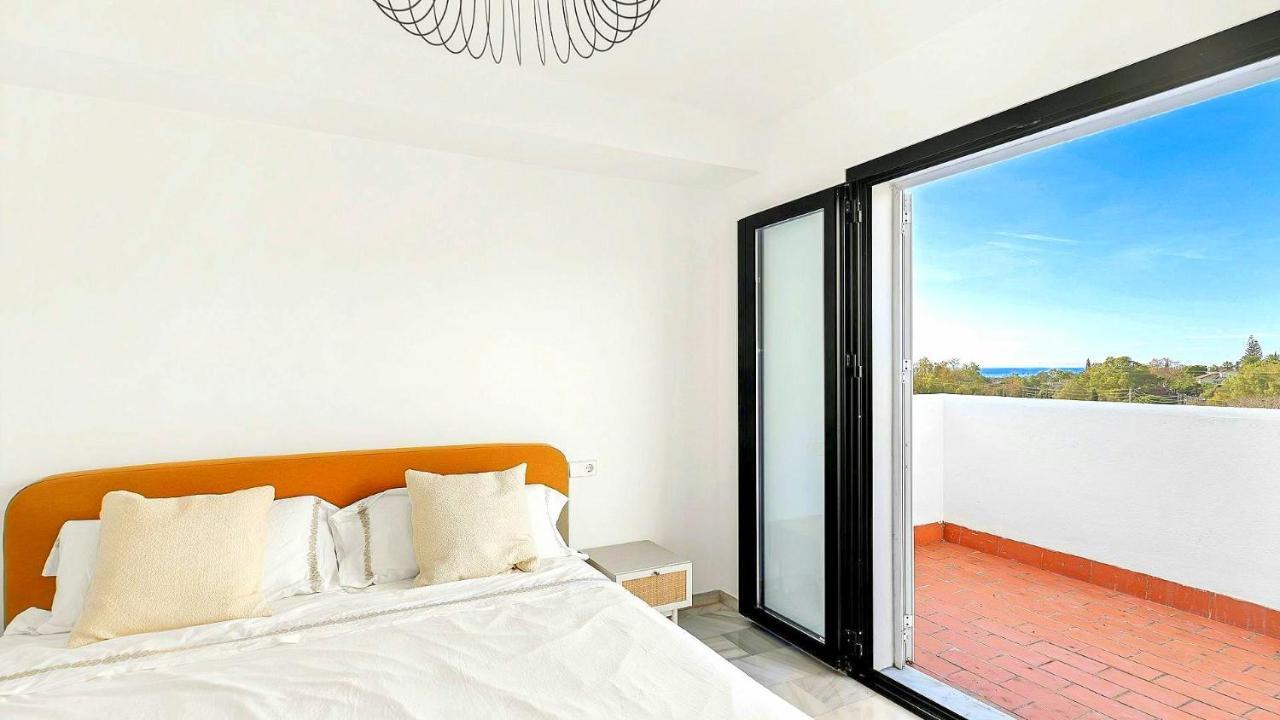 4 Bdrms Charming 3 Palms In Elviria, Sea Views! Villa