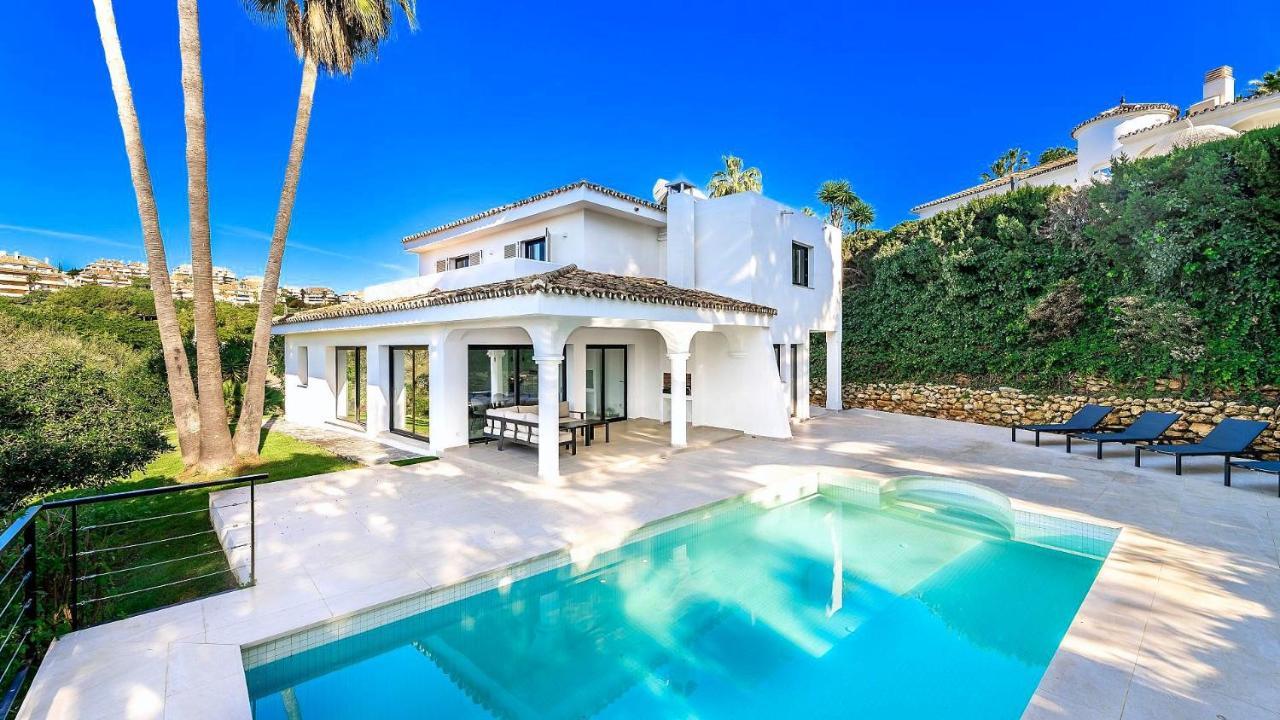 Villa 4 Bdrms Charming 3 Palms In Elviria, Sea Views! *