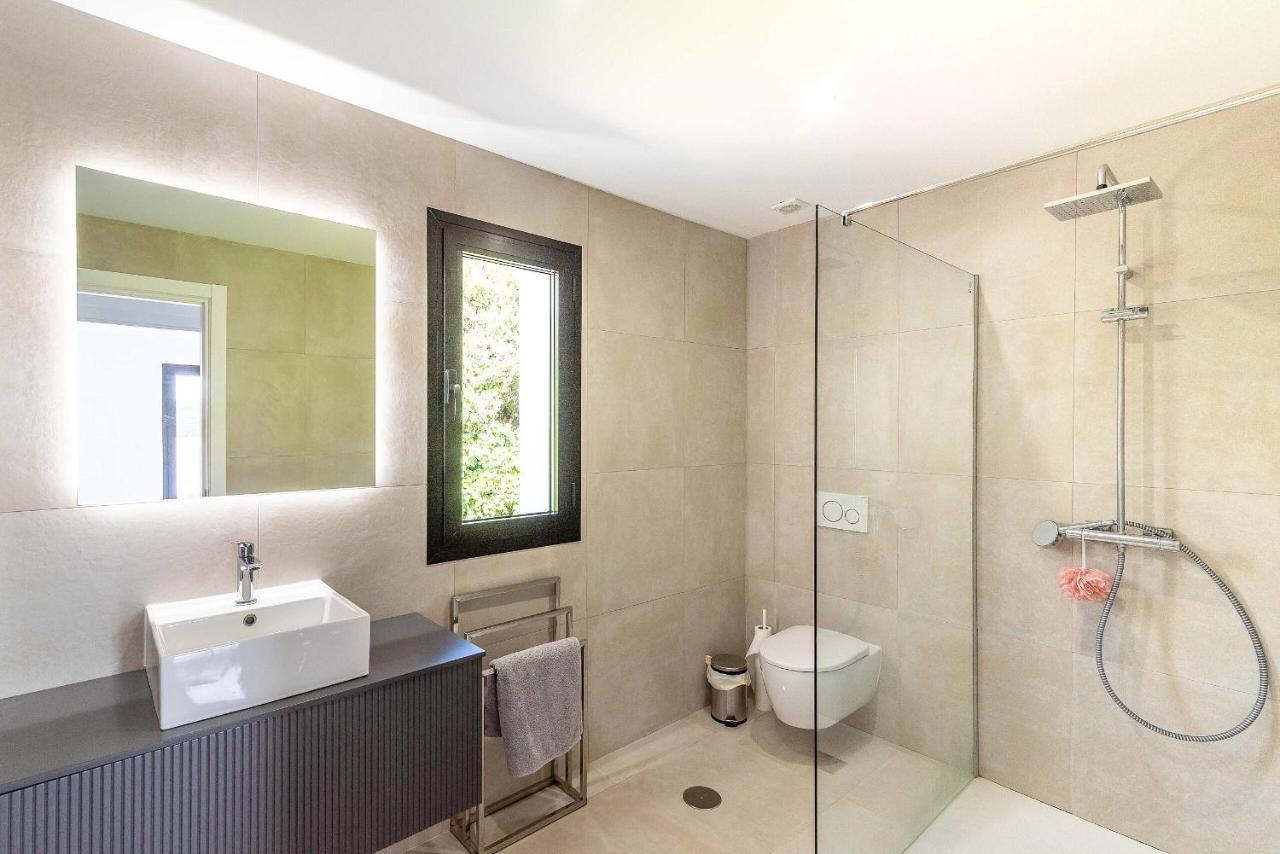 4 Bdrms Charming 3 Palms In Elviria, Sea Views! Villa