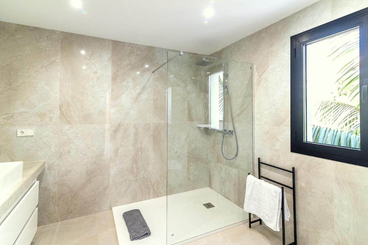 4 Bdrms Charming 3 Palms In Elviria, Sea Views! Villa *