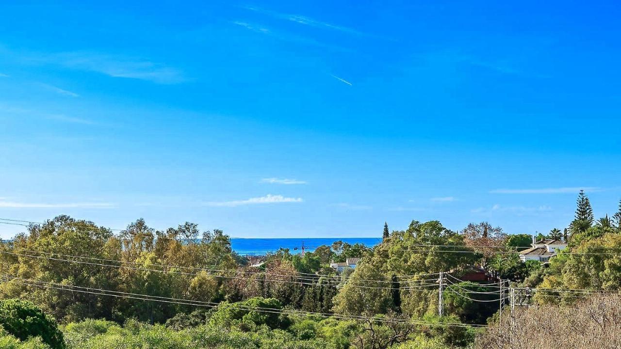 Villa 4 Bdrms Charming 3 Palms In Elviria, Sea Views!
