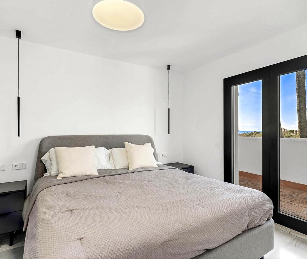 4 Bdrms Charming 3 Palms In Elviria, Sea Views! Villa Marbella
