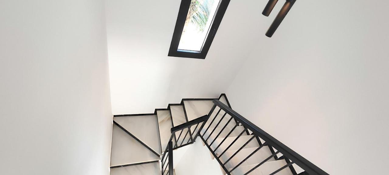 4 Bdrms Charming 3 Palms In Elviria, Sea Views! *