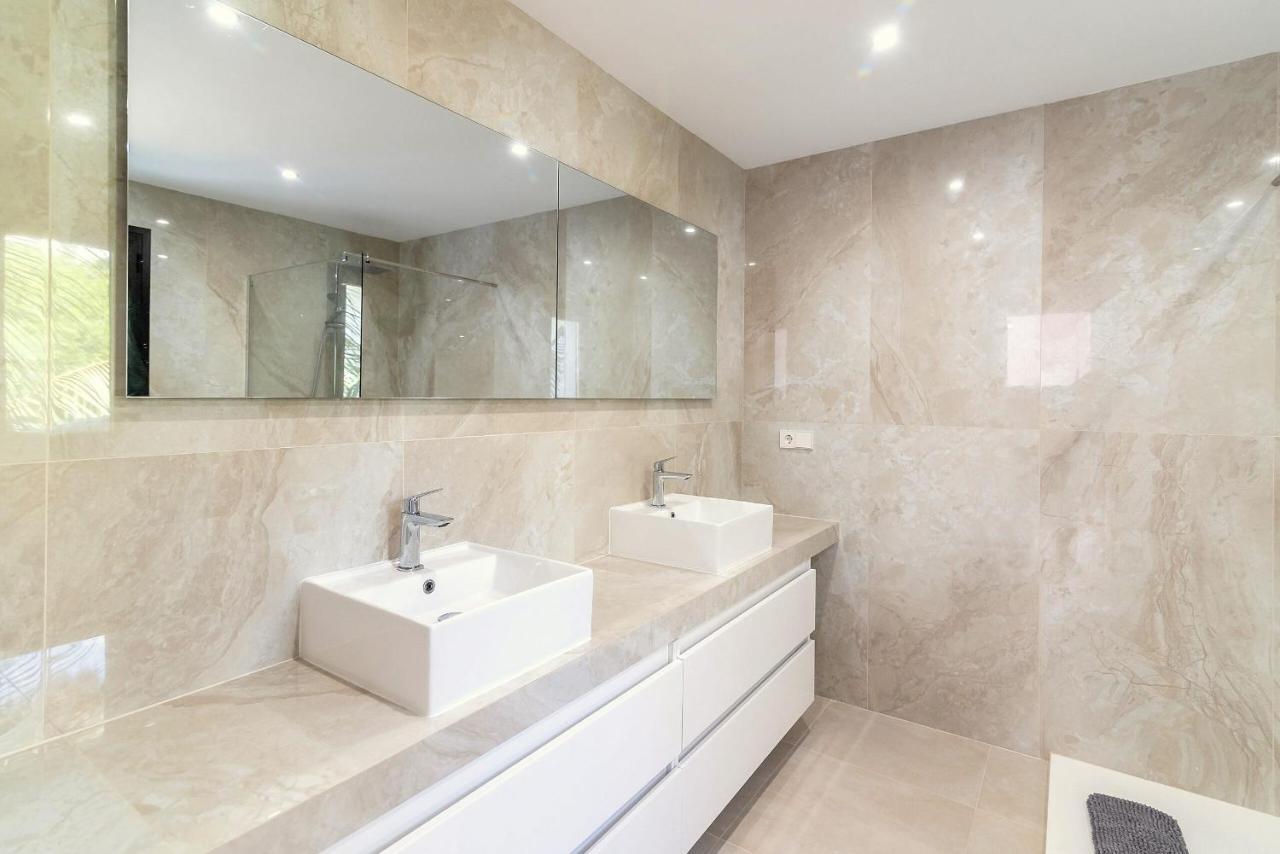 4 Bdrms Charming 3 Palms In Elviria, Sea Views! Villa