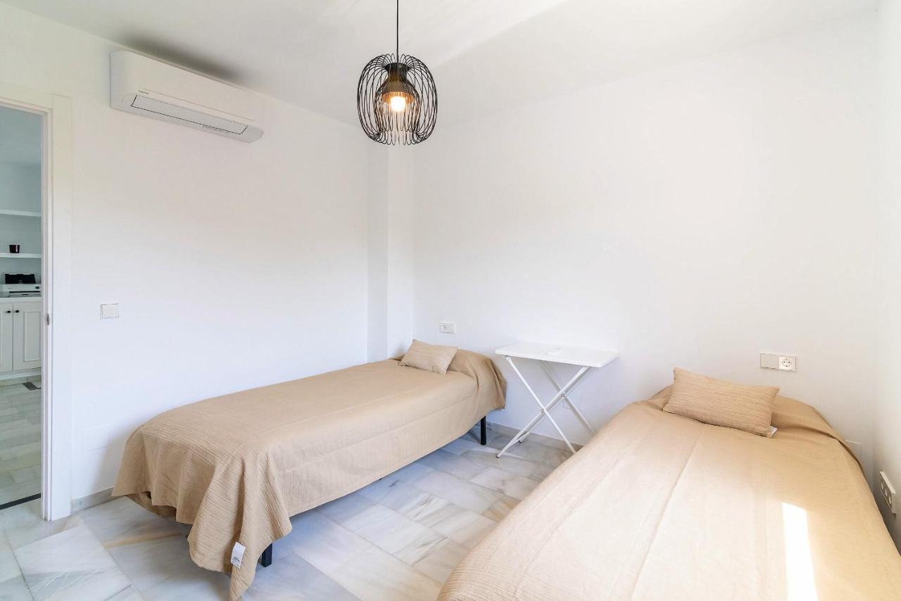 4 Bdrms Charming 3 Palms In Elviria, Sea Views! Villa Marbella