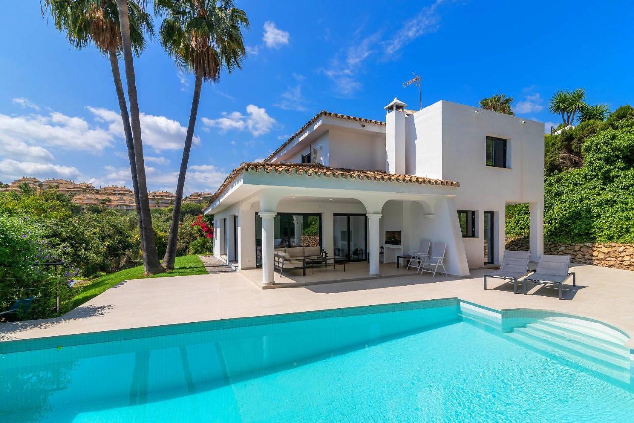 Villa 4 Bdrms Charming 3 Palms In Elviria, Sea Views!