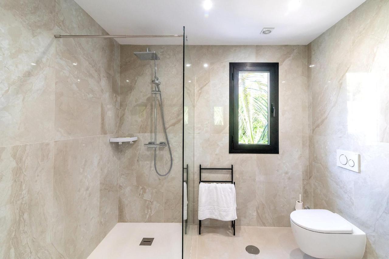 4 Bdrms Charming 3 Palms In Elviria, Sea Views! Villa